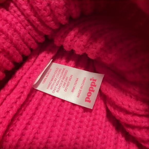 NEW Women's OSFM Poppi Strawberry Graphic Beanie Stocking Hat Pink - Picture 2 of 4